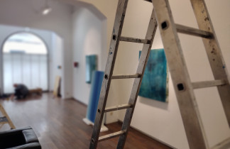 Montaje de la exposición «Barcelona» Ivan de Menis. Art Palma Brunch 2023. Inauguración 25 de marzo 11:00h