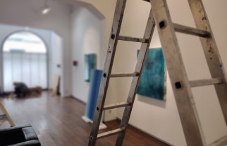 Montaje de la exposición «Barcelona» Ivan de Menis. Art Palma Brunch 2023. Inauguración 25 de marzo 11:00h