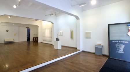 AN OCEAN OF WHITENESS – ELENA BAJO · NICOLÒ BARAGGIOLI · LAWRENCE CARROLL · MARÍA EDWARDS · FRANK GERRITZ · JOSEPH HEER · PEP LLAMBIAS · AVELINO SALA · MATHIJS SIEMENS AN OCEAN OF WHITENESS – ELENA BAJO · NICOLÒ BARAGGIOLI · LAWRENCE CARROLL · MARÍA EDWARDS · FRANK GERRITZ · JOSEPH HEER · PEP LLAMBIAS · AVELINO SALA · MATHIJS SIEMENS